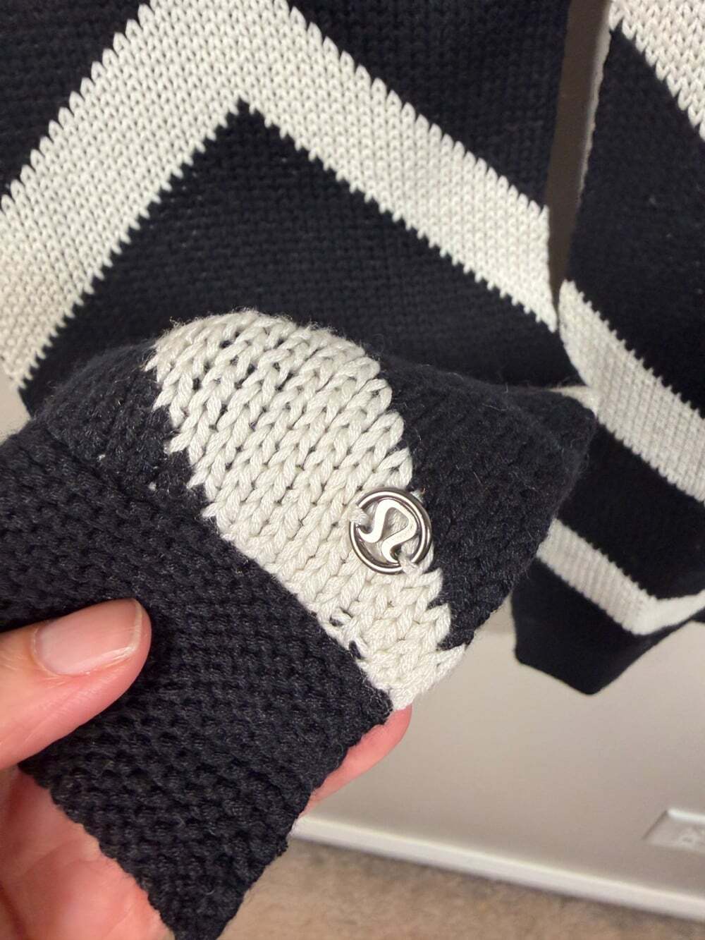 Lululemon Snow Amazing Scarf Black White One Size Cashmere Blend Winter Chevron - Picture 3 of 5